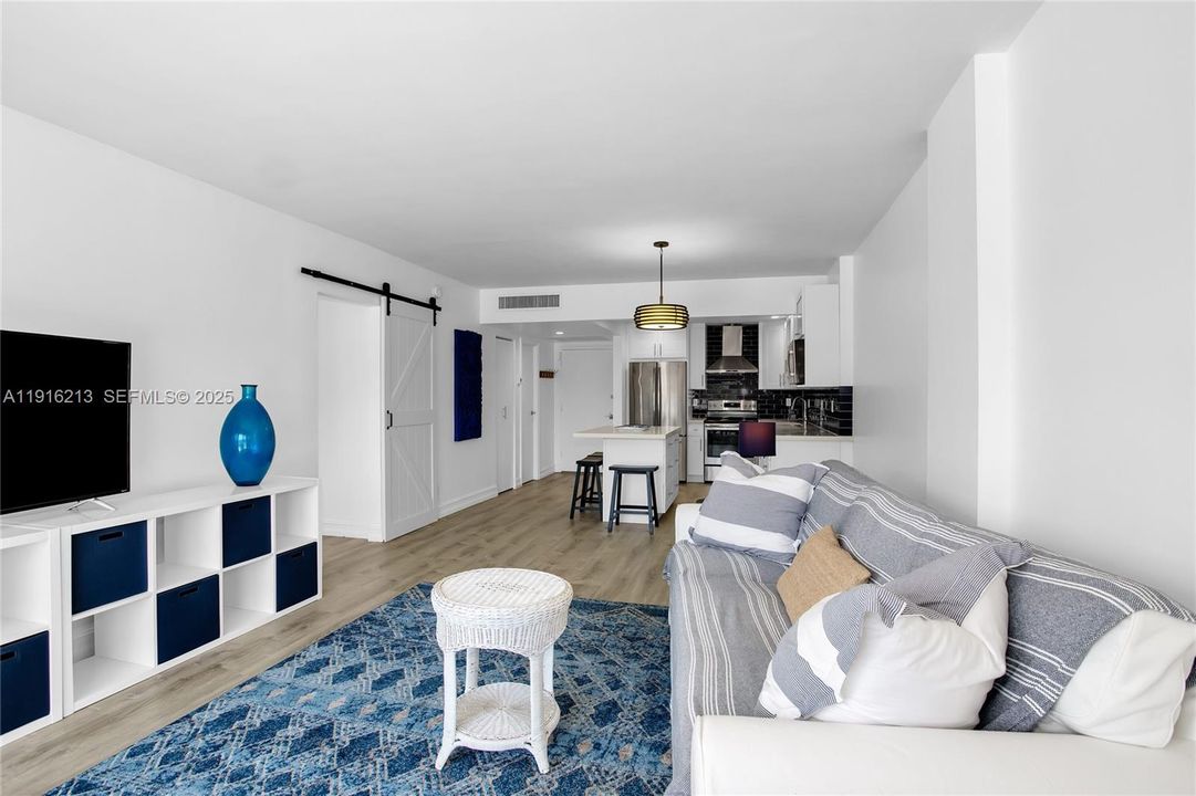 For Rent: $3,150 (1 beds, 1 baths, 808 Square Feet)