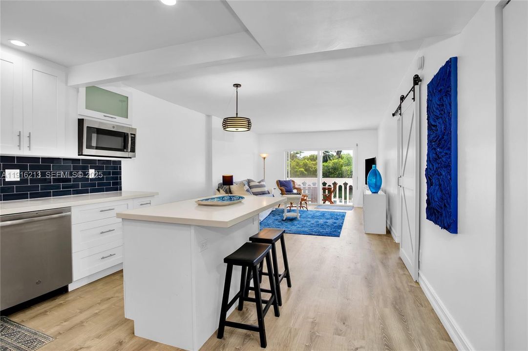 For Rent: $3,150 (1 beds, 1 baths, 808 Square Feet)