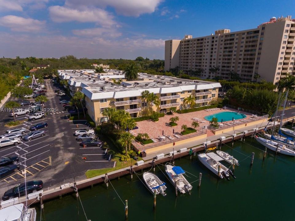 For Rent: $3,150 (1 beds, 1 baths, 808 Square Feet)