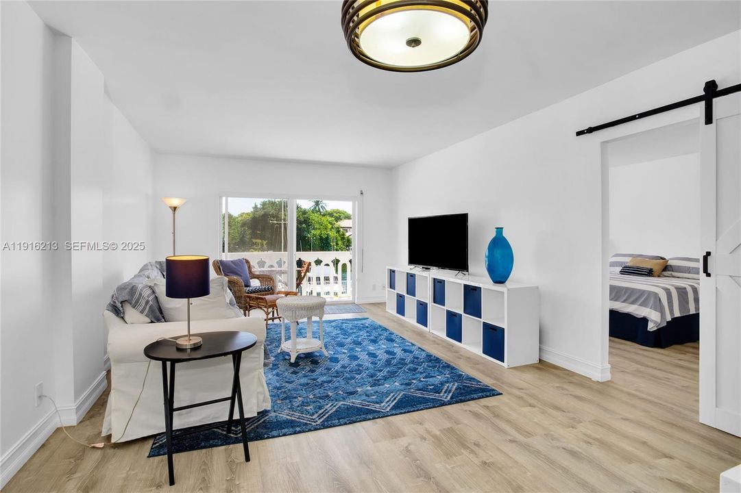 For Rent: $3,150 (1 beds, 1 baths, 808 Square Feet)