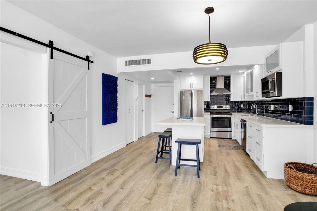 For Rent: $3,150 (1 beds, 1 baths, 808 Square Feet)