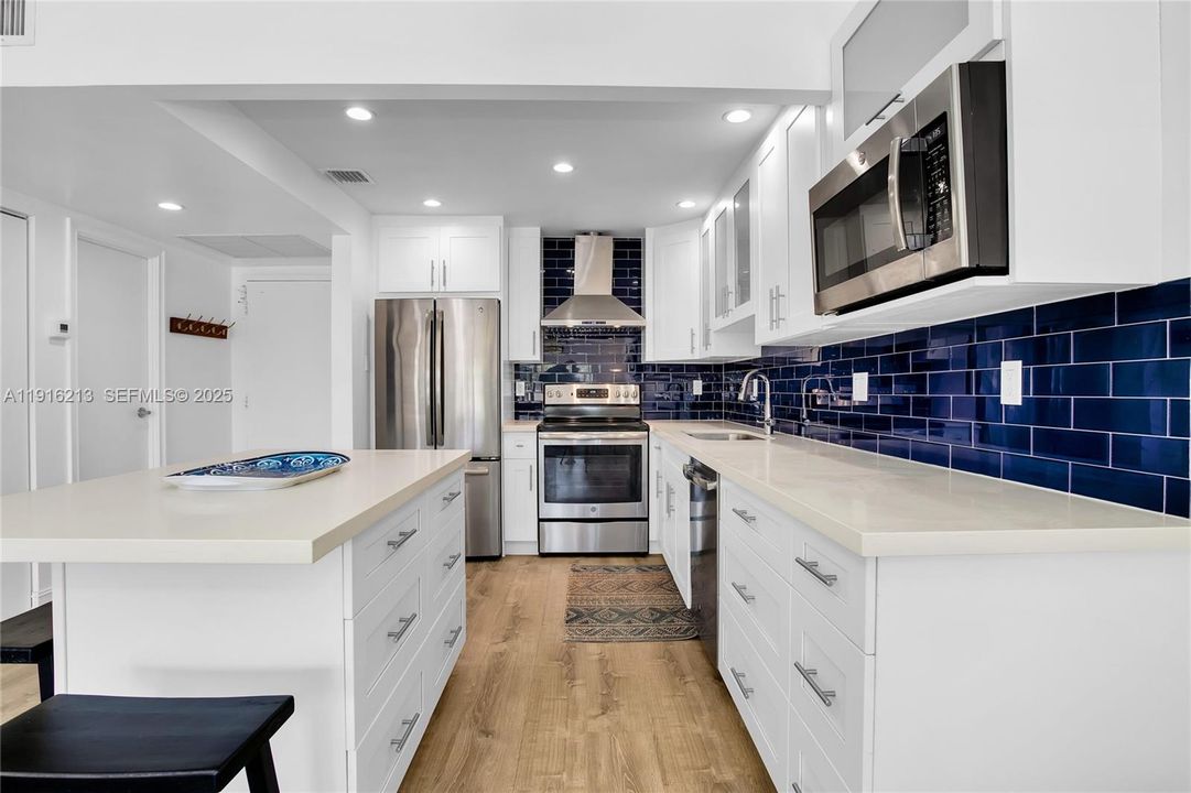 For Rent: $3,150 (1 beds, 1 baths, 808 Square Feet)