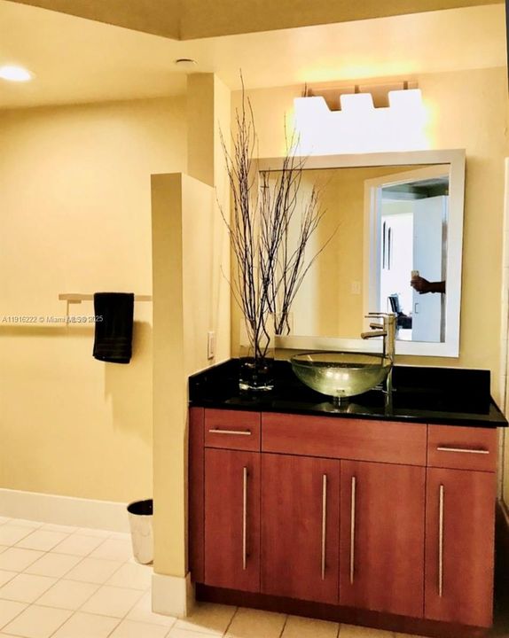 合同活跃: $3,450 (1 贝兹, 1 浴室, 793 平方英尺)