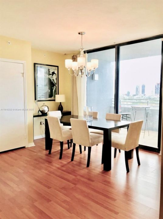 合同活跃: $3,450 (1 贝兹, 1 浴室, 793 平方英尺)