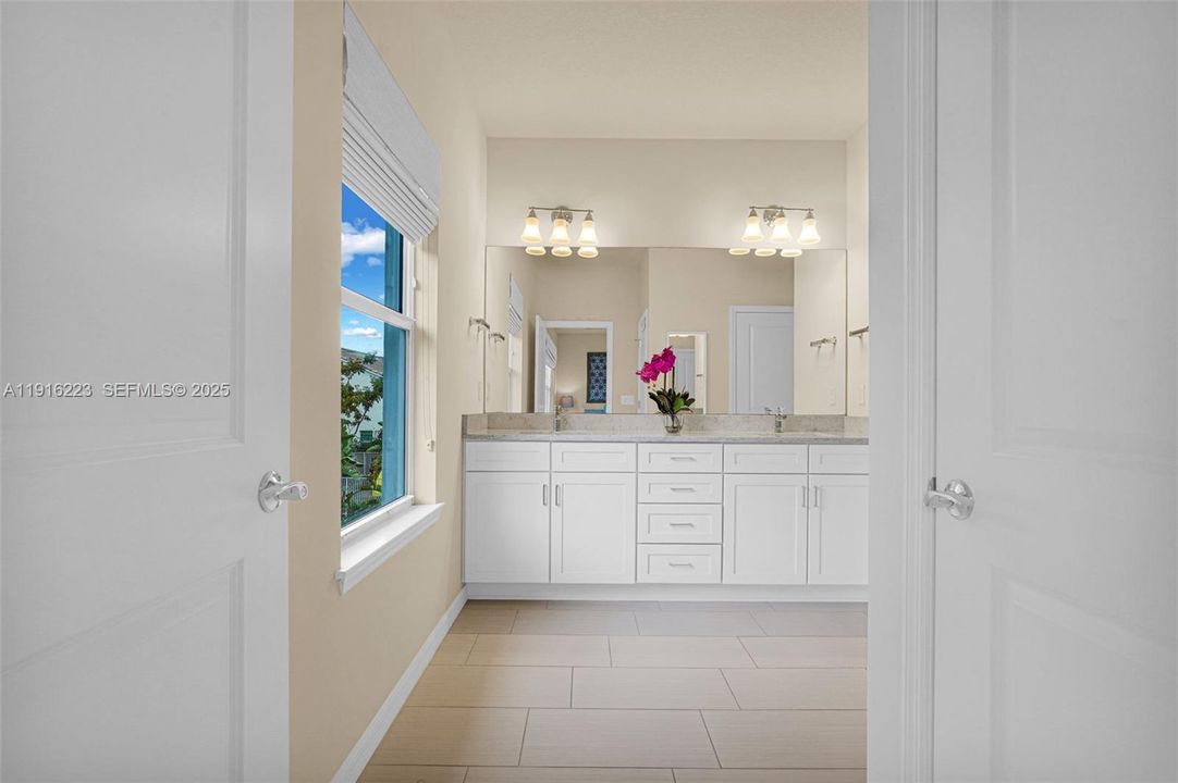 На продажу: $750,000 (3 спален, 2 ванн, 1769 Квадратных фут)