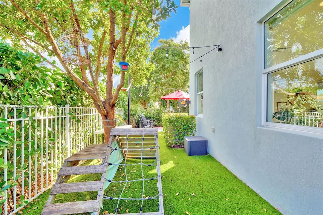 На продажу: $750,000 (3 спален, 2 ванн, 1769 Квадратных фут)