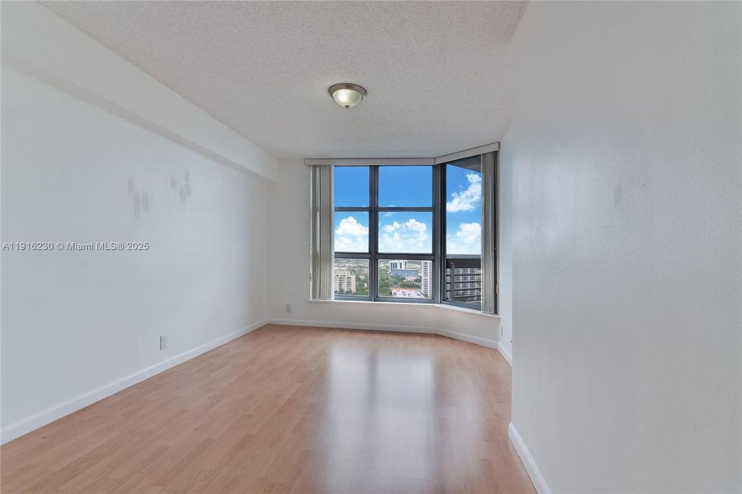Active With Contract: $3,400 (2 beds, 2 baths, 1365 Square Feet)