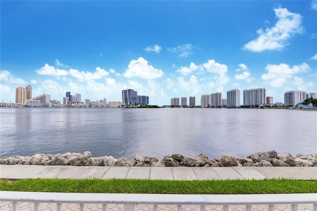 Active With Contract: $3,400 (2 beds, 2 baths, 1365 Square Feet)