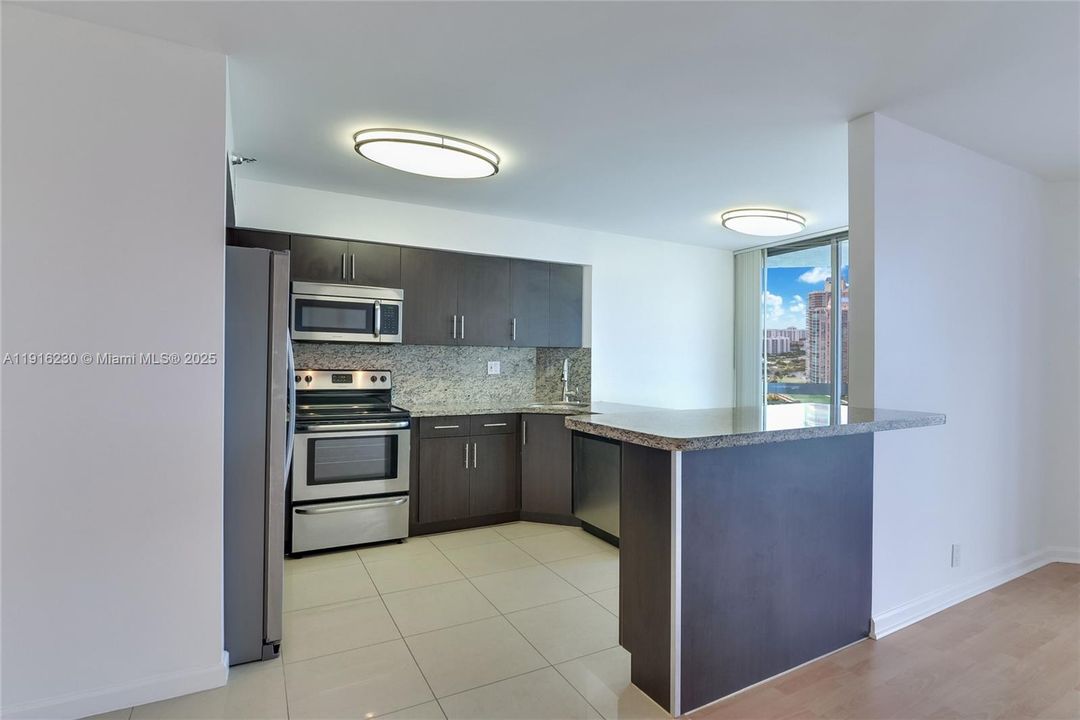 Active With Contract: $3,400 (2 beds, 2 baths, 1365 Square Feet)