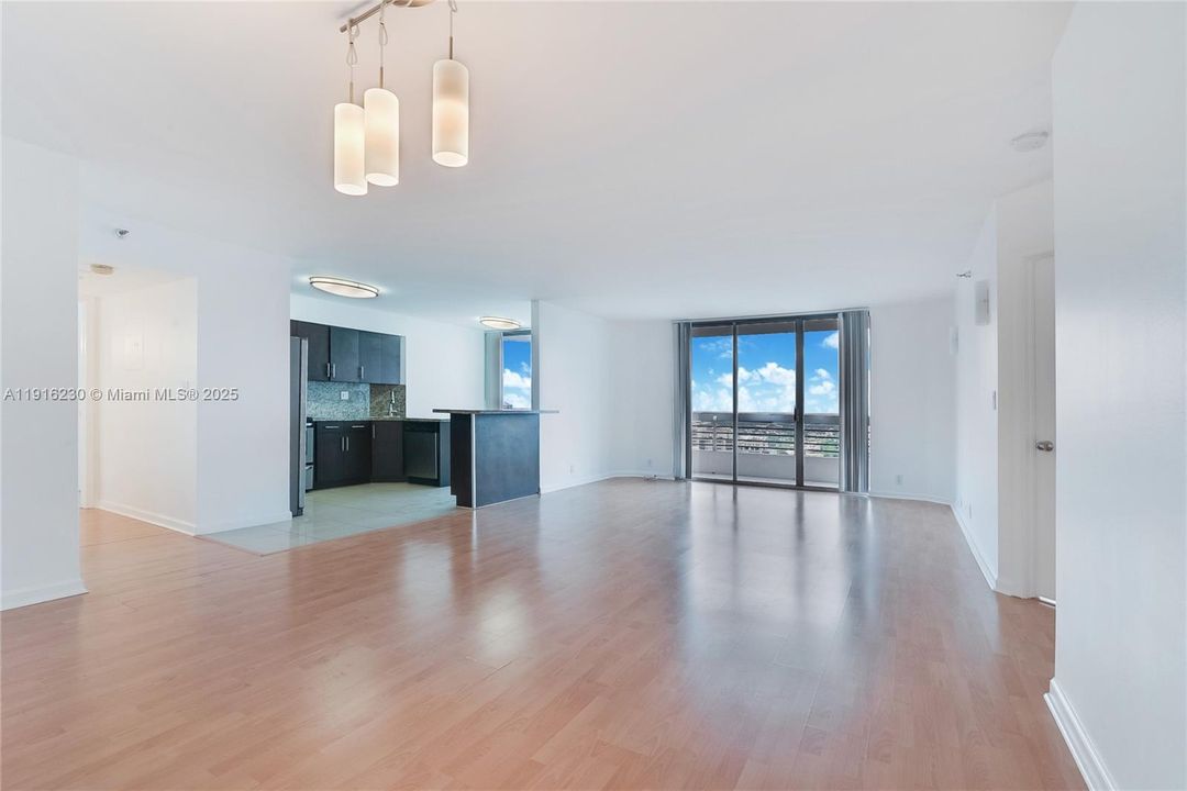 Active With Contract: $3,400 (2 beds, 2 baths, 1365 Square Feet)