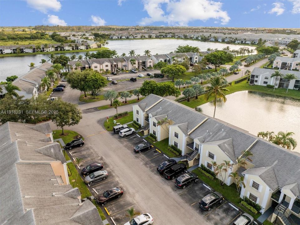 На продажу: $268,878 (2 спален, 2 ванн, 970 Квадратных фут)