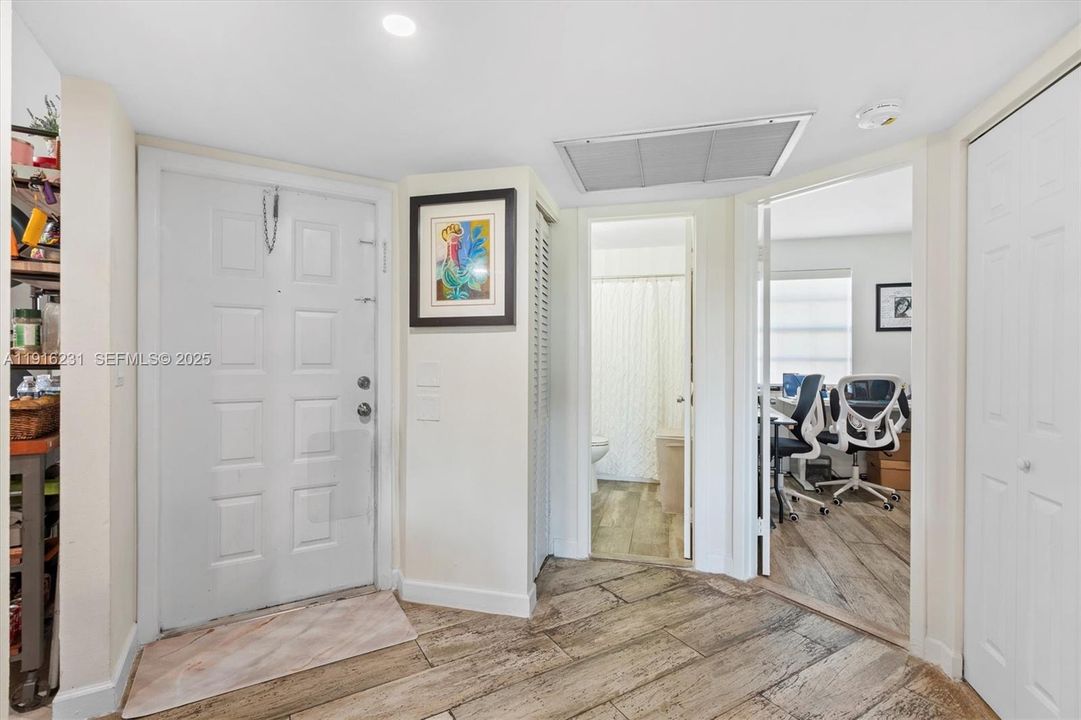 На продажу: $268,878 (2 спален, 2 ванн, 970 Квадратных фут)