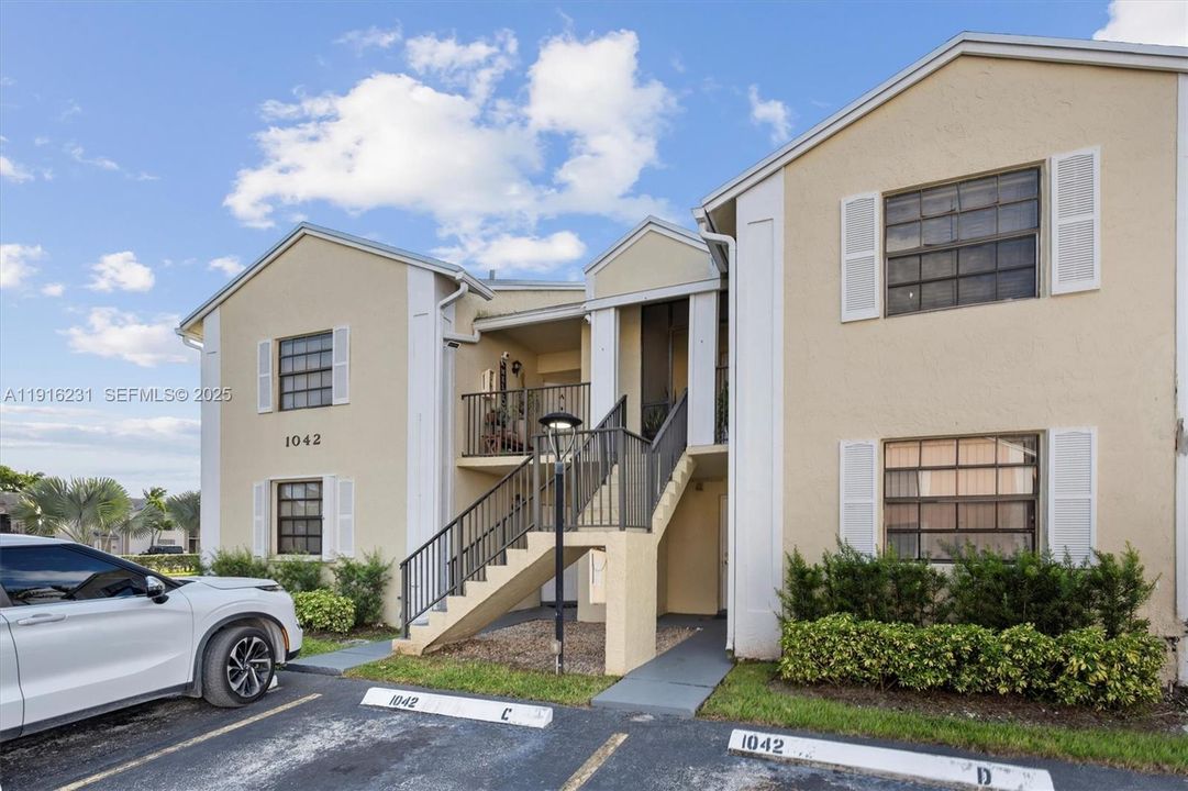 На продажу: $268,878 (2 спален, 2 ванн, 970 Квадратных фут)