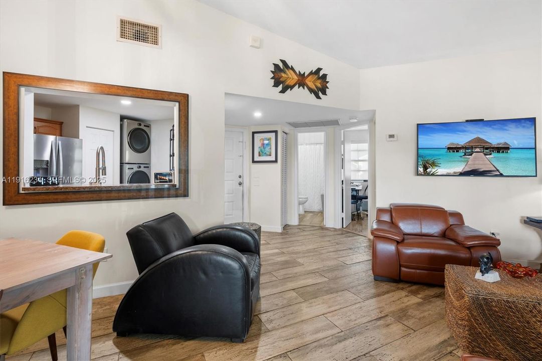 На продажу: $268,878 (2 спален, 2 ванн, 970 Квадратных фут)