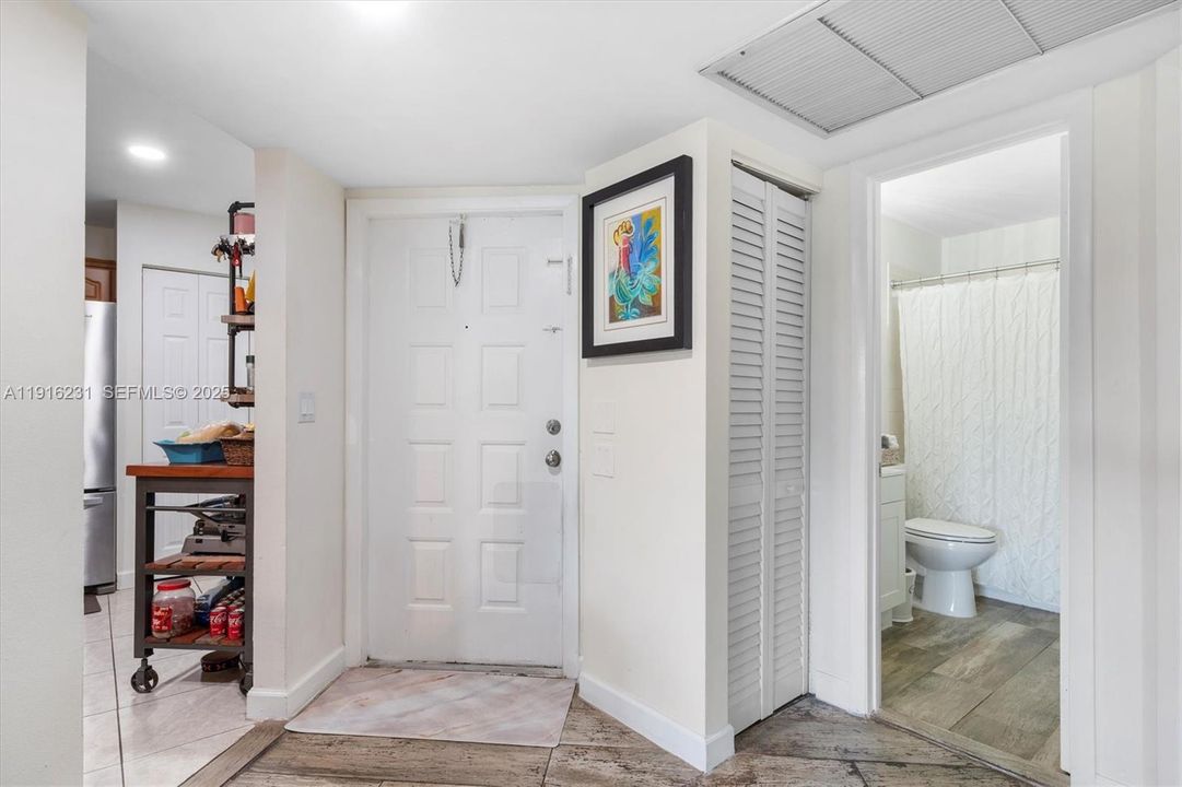 На продажу: $268,878 (2 спален, 2 ванн, 970 Квадратных фут)