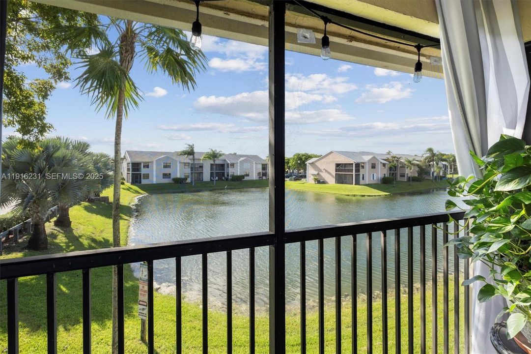 На продажу: $268,878 (2 спален, 2 ванн, 970 Квадратных фут)