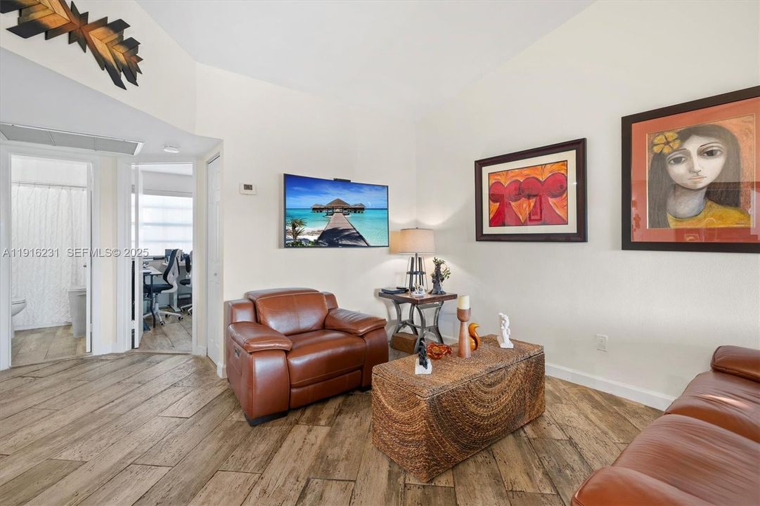 На продажу: $268,878 (2 спален, 2 ванн, 970 Квадратных фут)