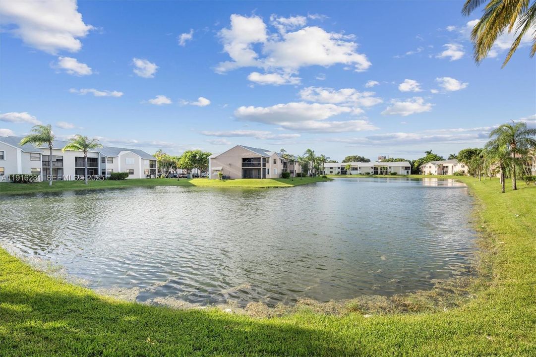 На продажу: $268,878 (2 спален, 2 ванн, 970 Квадратных фут)