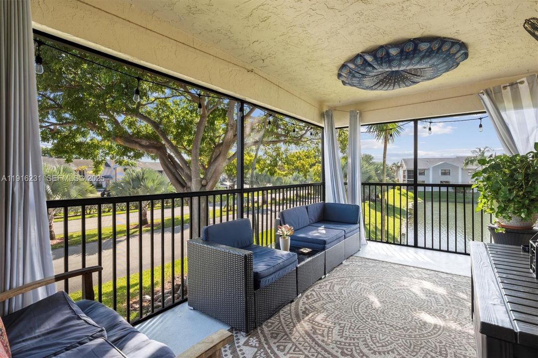 На продажу: $268,878 (2 спален, 2 ванн, 970 Квадратных фут)