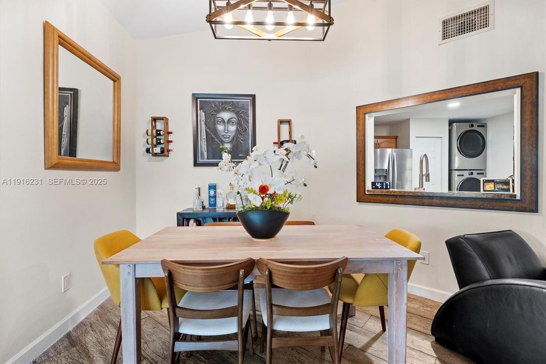 На продажу: $268,878 (2 спален, 2 ванн, 970 Квадратных фут)