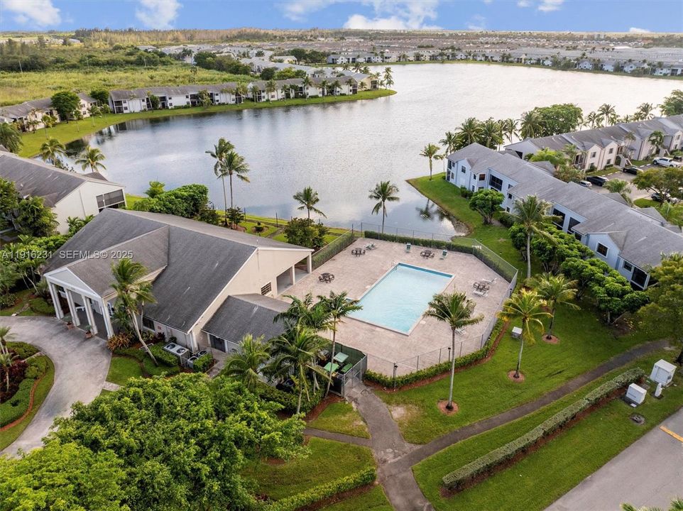 На продажу: $268,878 (2 спален, 2 ванн, 970 Квадратных фут)