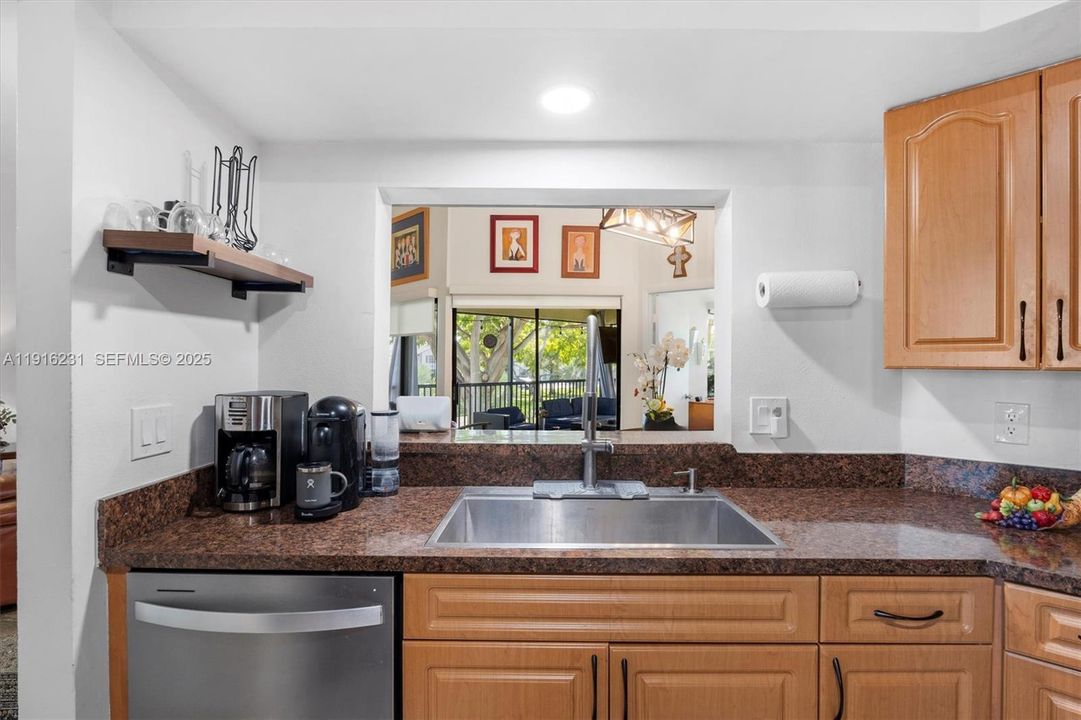 На продажу: $268,878 (2 спален, 2 ванн, 970 Квадратных фут)