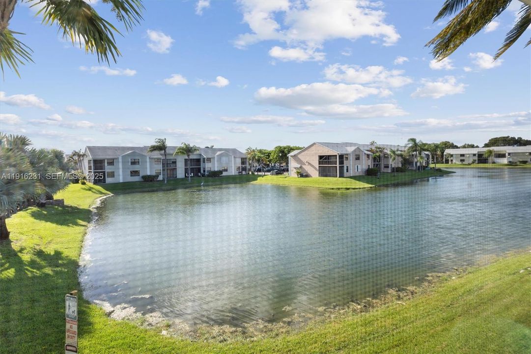 На продажу: $268,878 (2 спален, 2 ванн, 970 Квадратных фут)