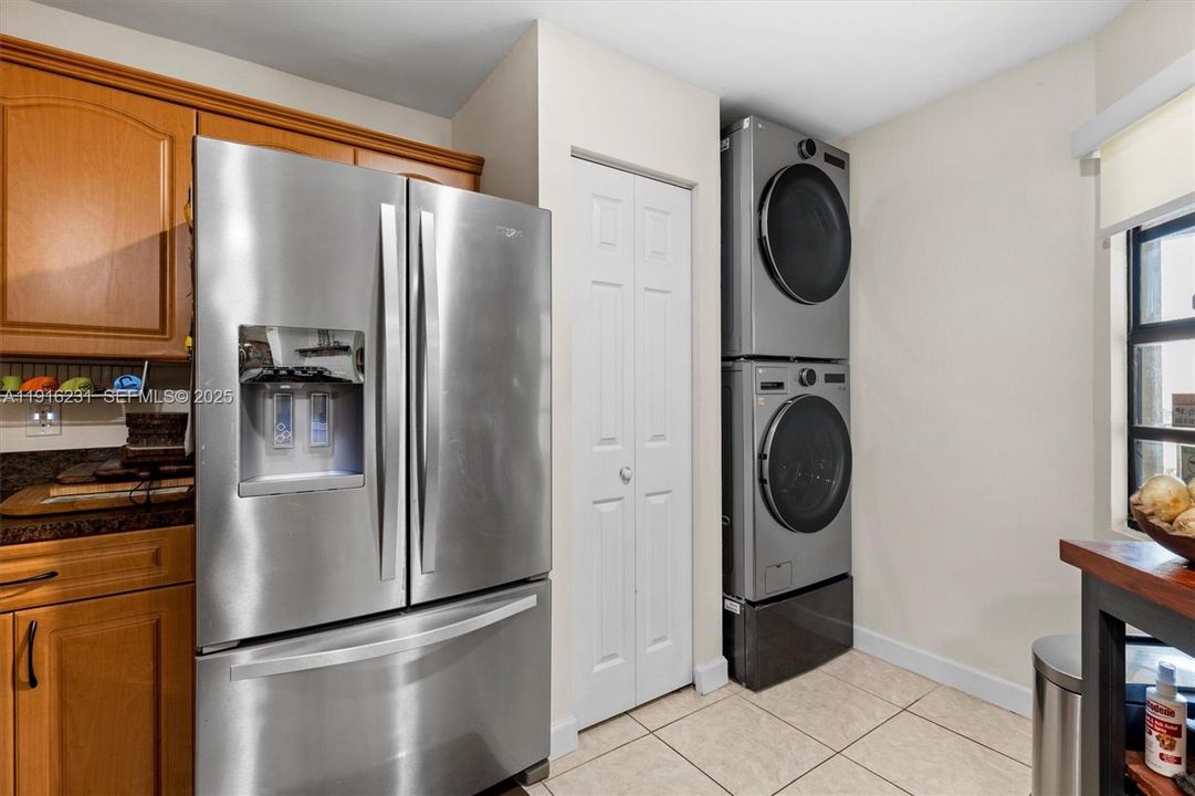 На продажу: $268,878 (2 спален, 2 ванн, 970 Квадратных фут)