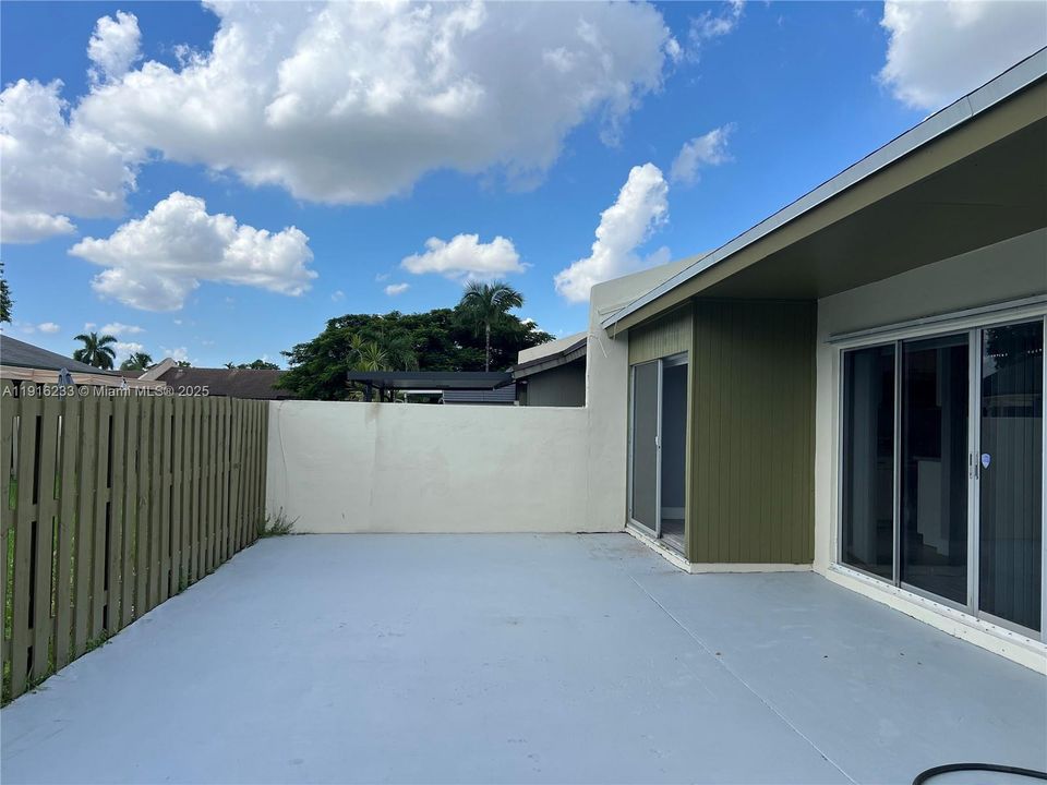 For Rent: $2,900 (3 beds, 2 baths, 1276 Square Feet)