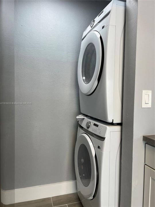 For Rent: $2,900 (3 beds, 2 baths, 1276 Square Feet)