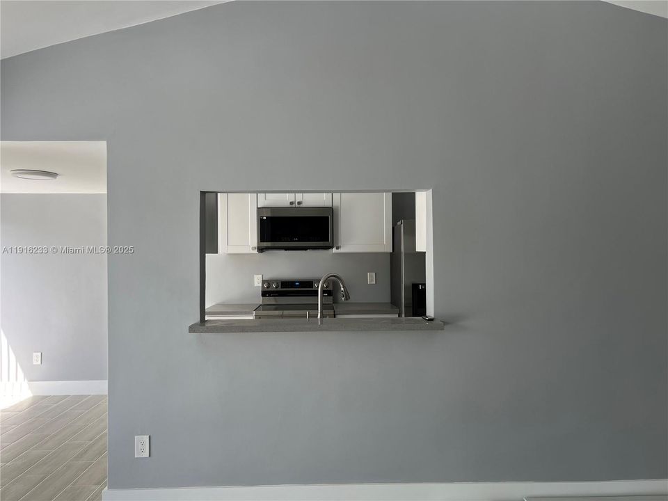 For Rent: $2,900 (3 beds, 2 baths, 1276 Square Feet)