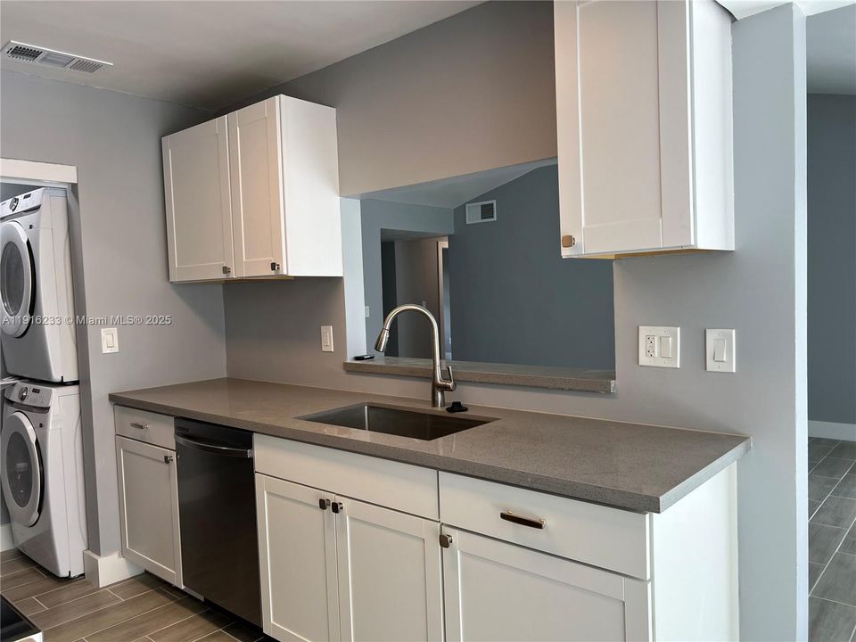 For Rent: $2,900 (3 beds, 2 baths, 1276 Square Feet)