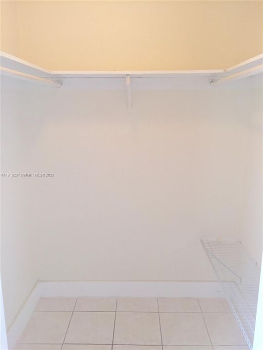 For Rent: $1,750 (1 beds, 1 baths, 554 Square Feet)