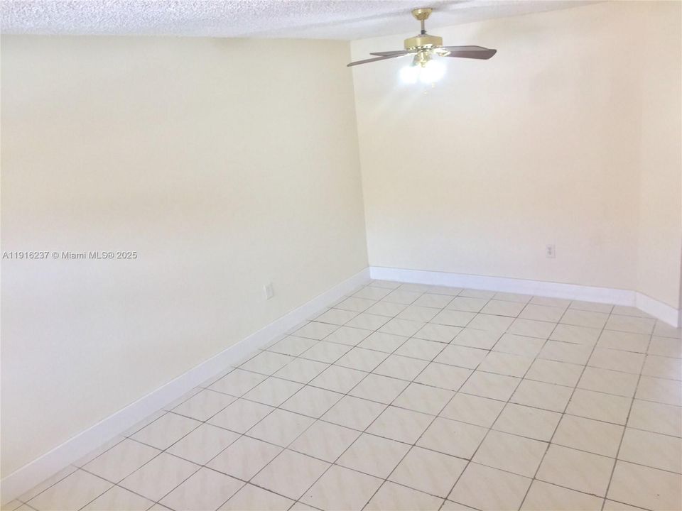 For Rent: $1,750 (1 beds, 1 baths, 554 Square Feet)