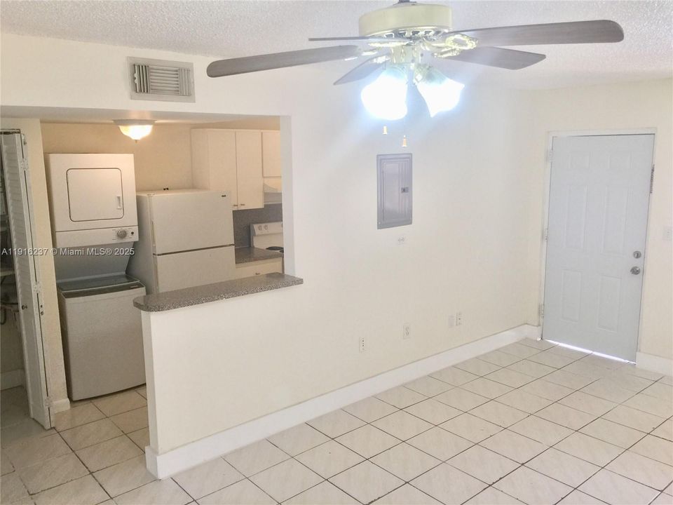 For Rent: $1,750 (1 beds, 1 baths, 554 Square Feet)