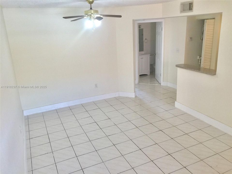 For Rent: $1,750 (1 beds, 1 baths, 554 Square Feet)