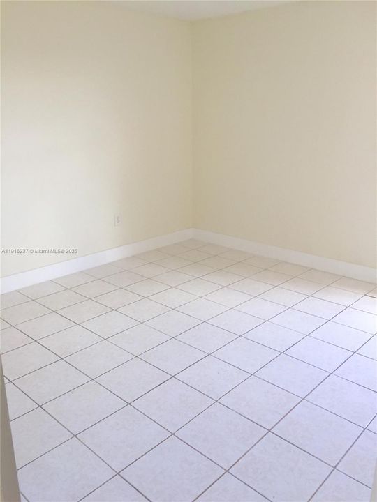 For Rent: $1,750 (1 beds, 1 baths, 554 Square Feet)