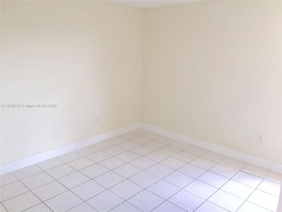 For Rent: $1,750 (1 beds, 1 baths, 554 Square Feet)