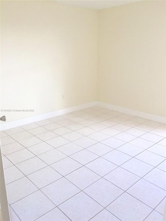 For Rent: $1,750 (1 beds, 1 baths, 554 Square Feet)