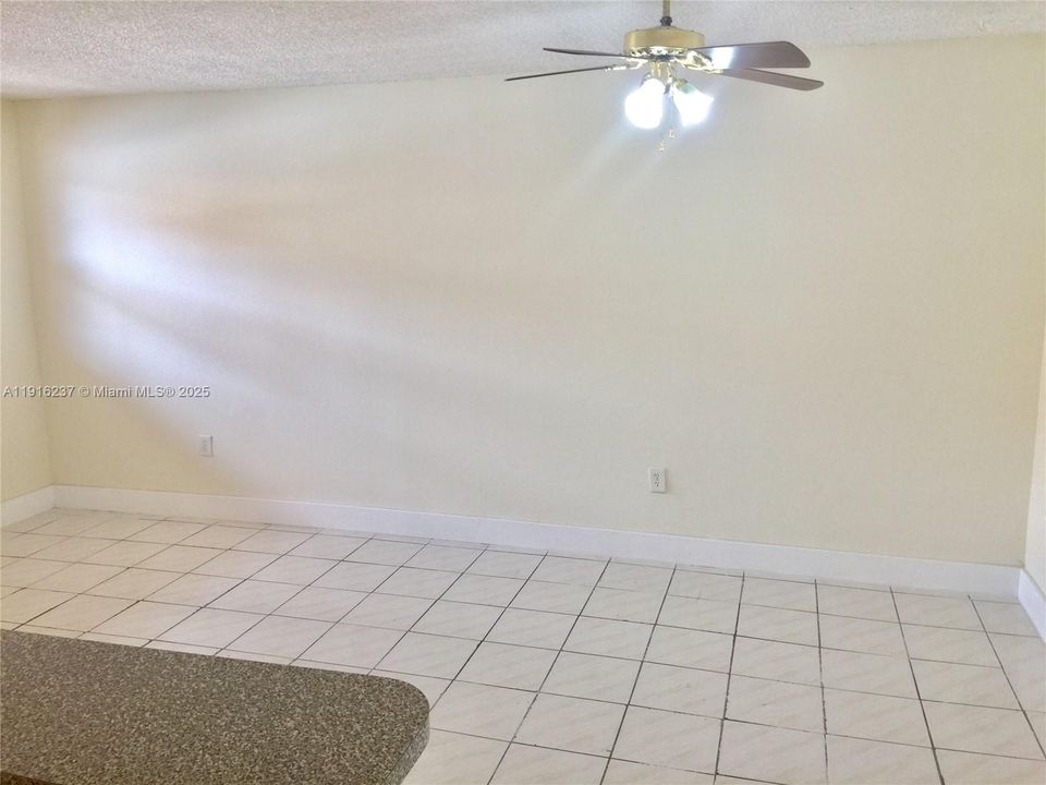 For Rent: $1,750 (1 beds, 1 baths, 554 Square Feet)