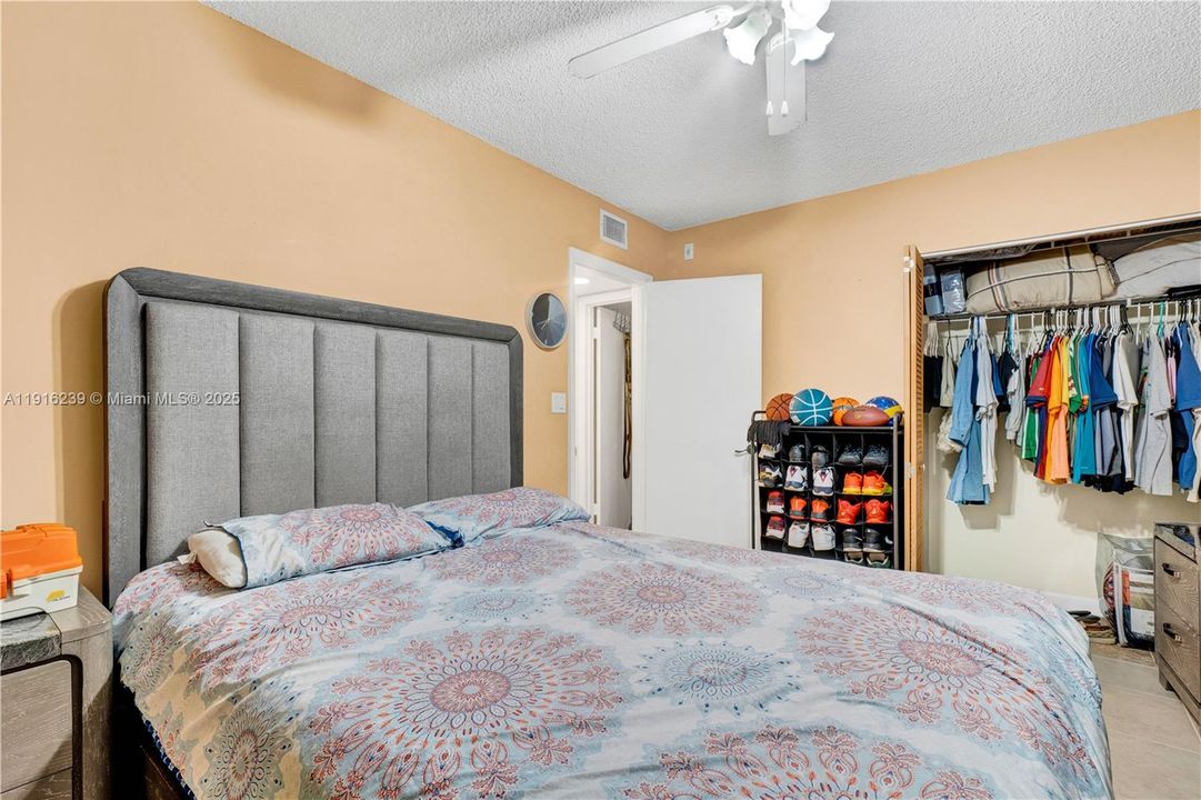 待售: $204,999 (2 贝兹, 2 浴室, 1140 平方英尺)