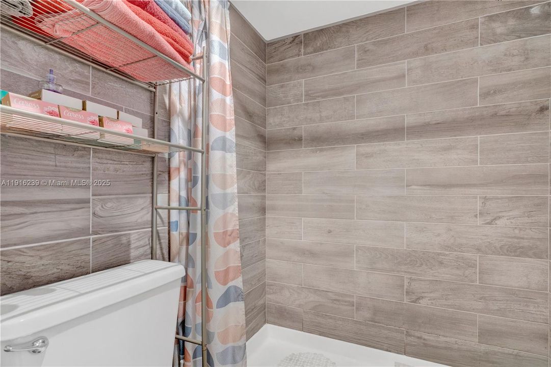 待售: $204,999 (2 贝兹, 2 浴室, 1140 平方英尺)