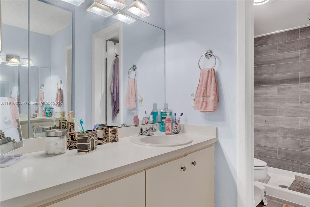 待售: $204,999 (2 贝兹, 2 浴室, 1140 平方英尺)