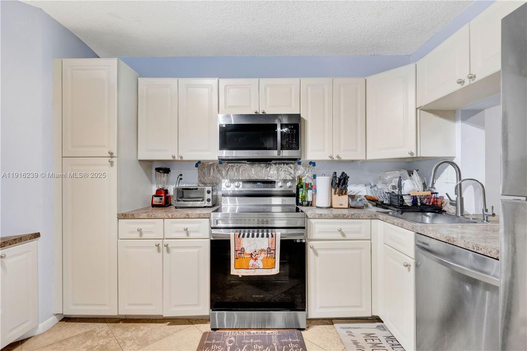 待售: $204,999 (2 贝兹, 2 浴室, 1140 平方英尺)