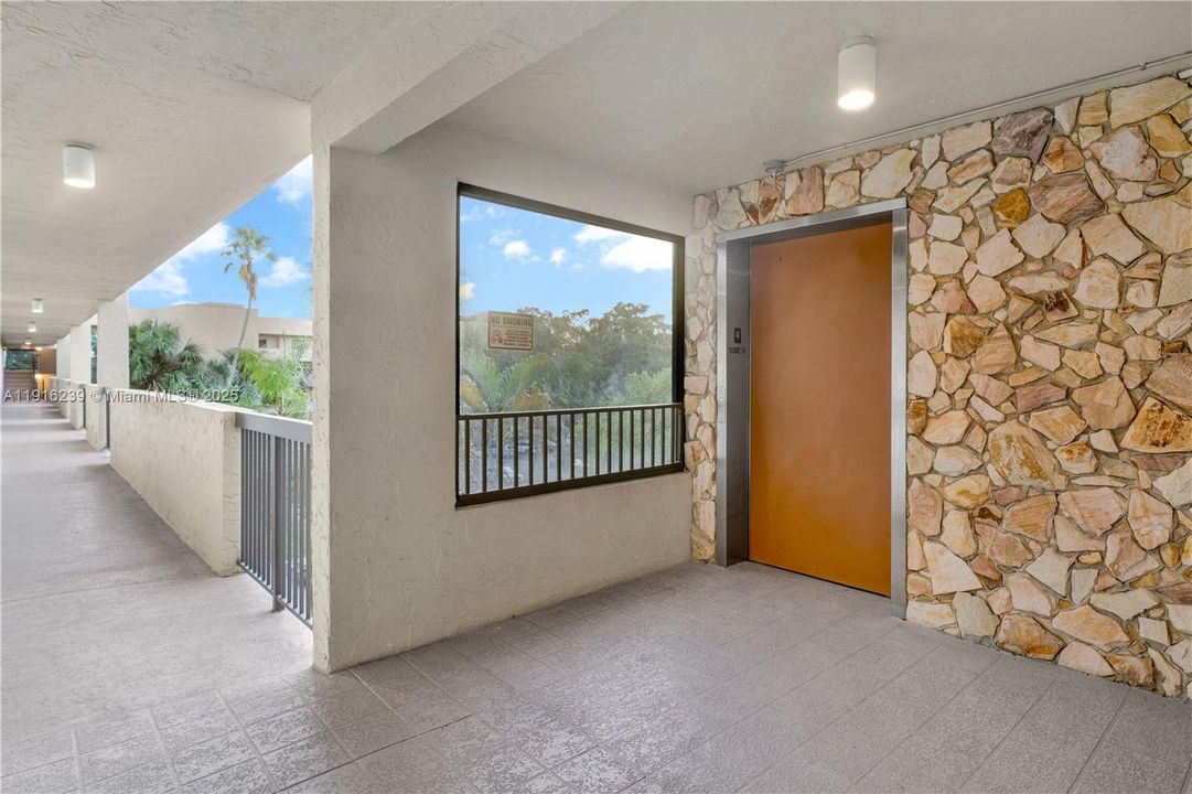 待售: $204,999 (2 贝兹, 2 浴室, 1140 平方英尺)