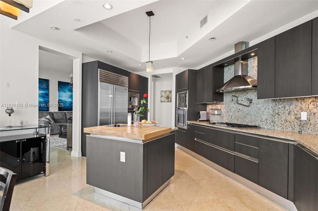 For Sale: $2,570,000 (2 beds, 2 baths, 2245 Square Feet)