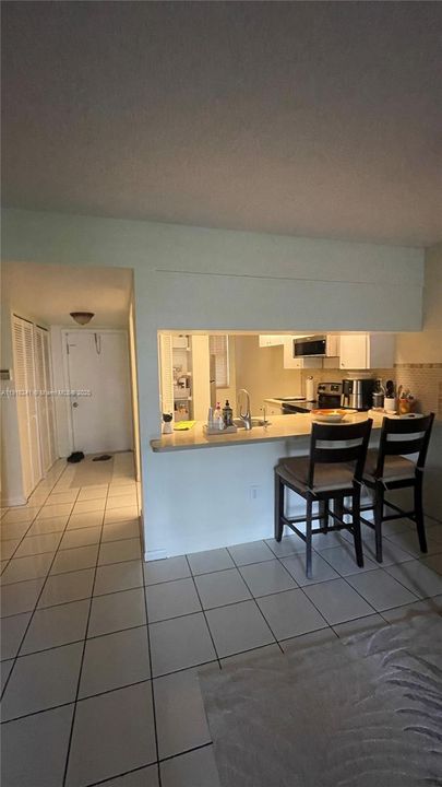For Sale: $205,000 (2 beds, 2 baths, 834 Square Feet)