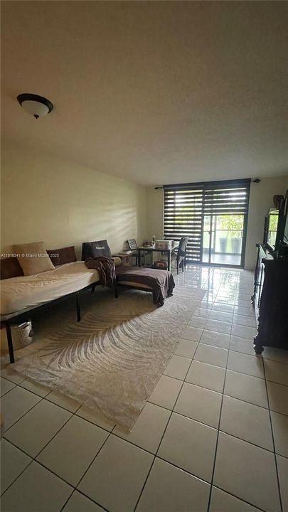 For Sale: $205,000 (2 beds, 2 baths, 834 Square Feet)