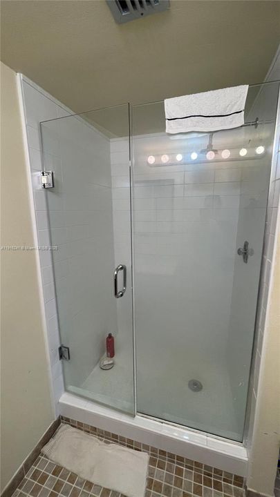 For Sale: $205,000 (2 beds, 2 baths, 834 Square Feet)