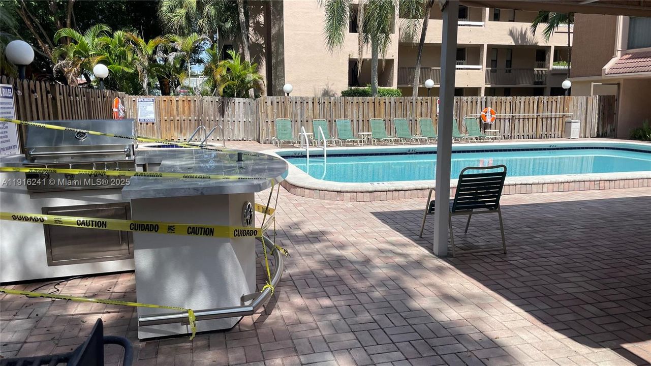 For Sale: $205,000 (2 beds, 2 baths, 834 Square Feet)